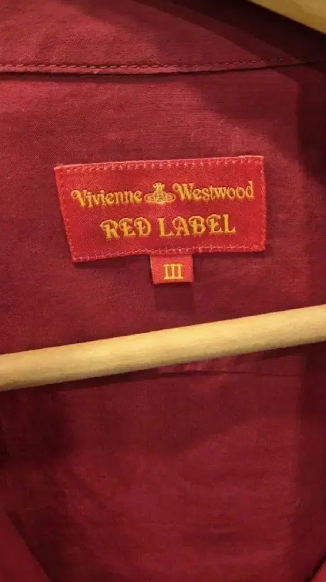 繊細な響きの Vivienne Westwood ヴィヴィアン ウエストウッド 3サイズ レッド シャツ 環境