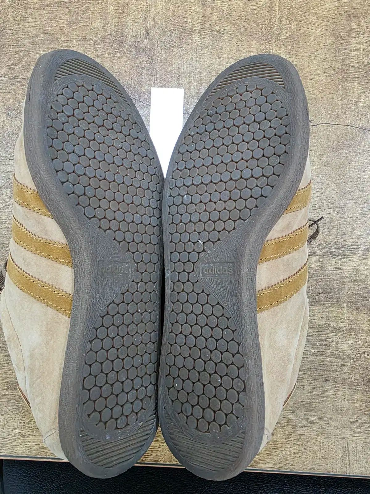 アディダス タバコ