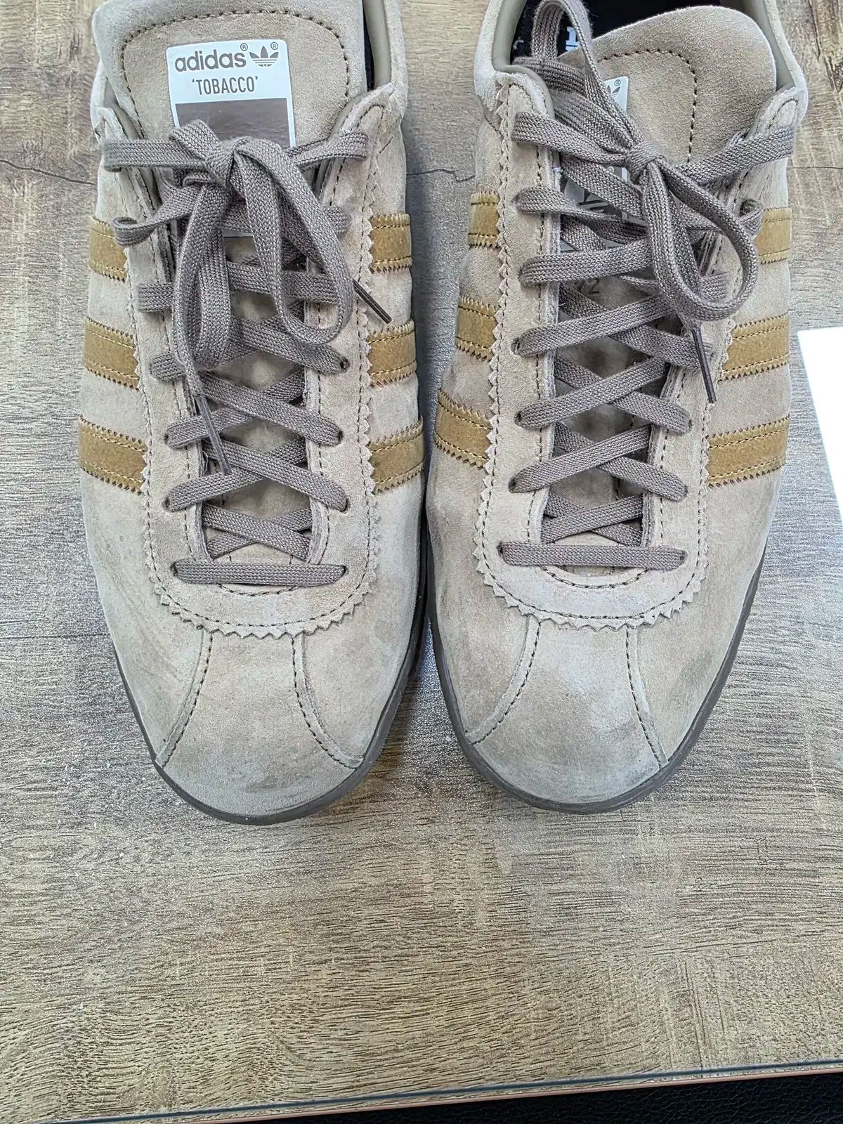 アディダス タバコ