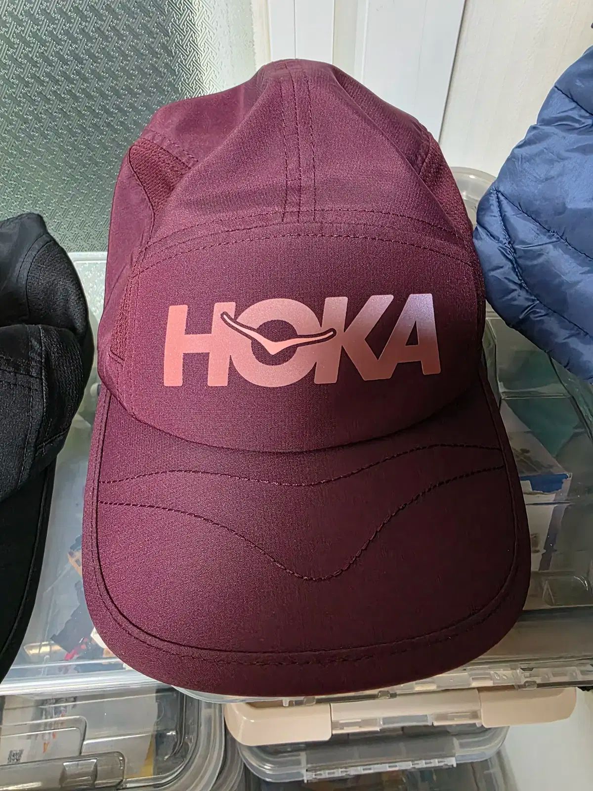 ホカ オネオネ ラン ハット ブラック チェリー バーガンディ