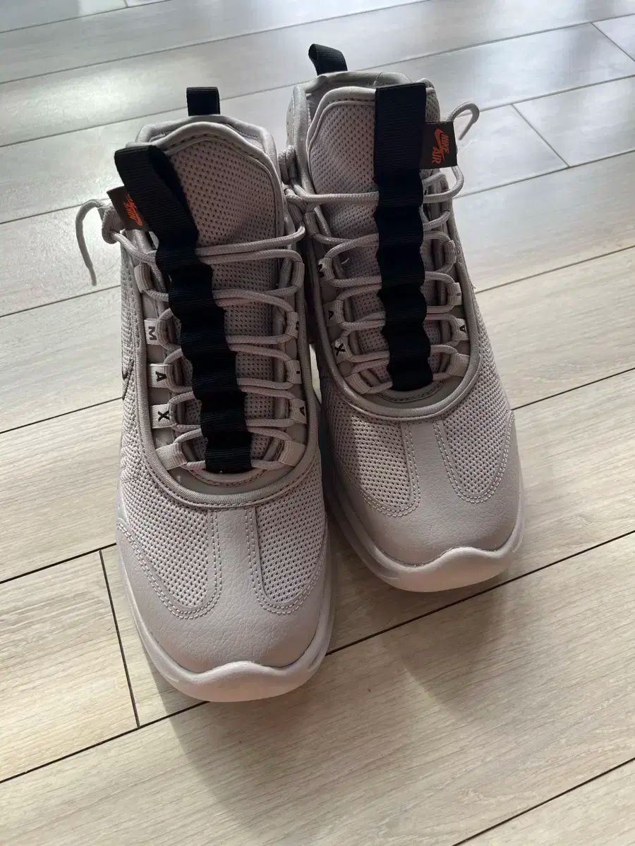 ナイキ エアマックス Axis ミッドトップ BQ4017 サイズ 260