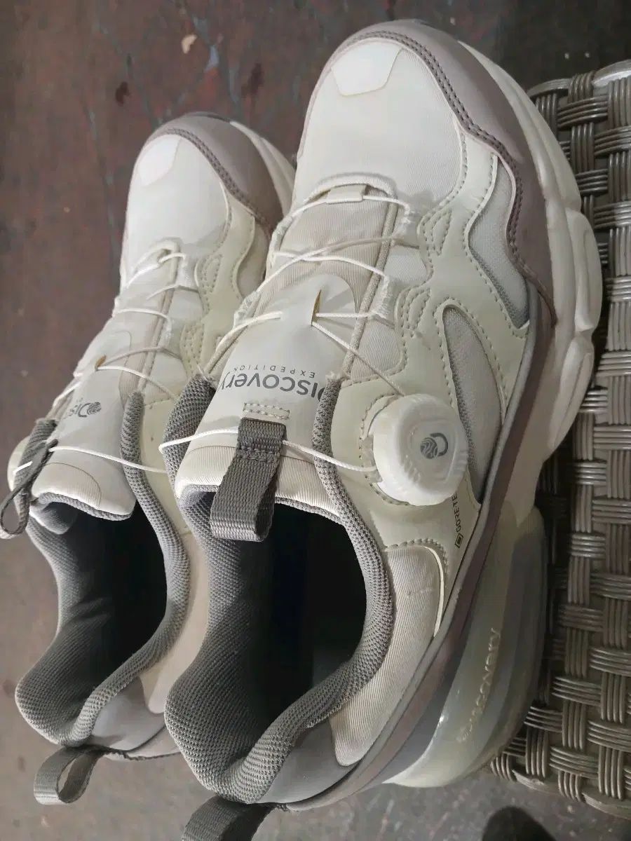 DISCOVERY GORE-TEX ゴアテックス スニーカー兼トレッキングシューズ 250