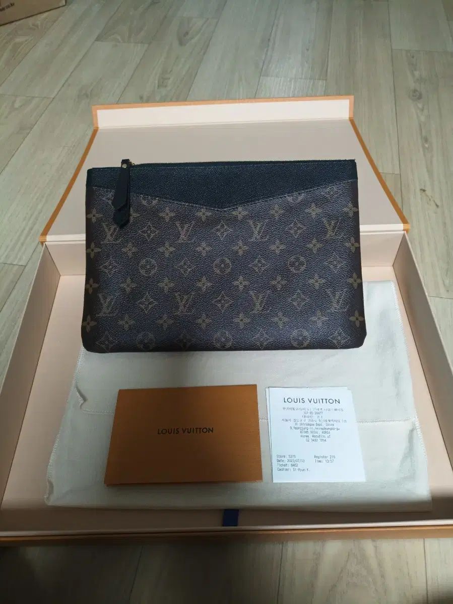 ルイヴィトン モノグラムクラッチバッグ ユニセックス