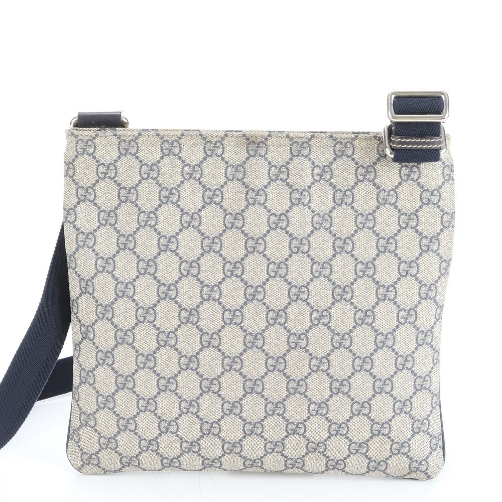 値下げ グッチ ショルダーバッグ ネイビー GGスプリーム レザータグ A4可 美品 グッチ GG スプリーム レザー ショルダーバッグ 斜め掛け