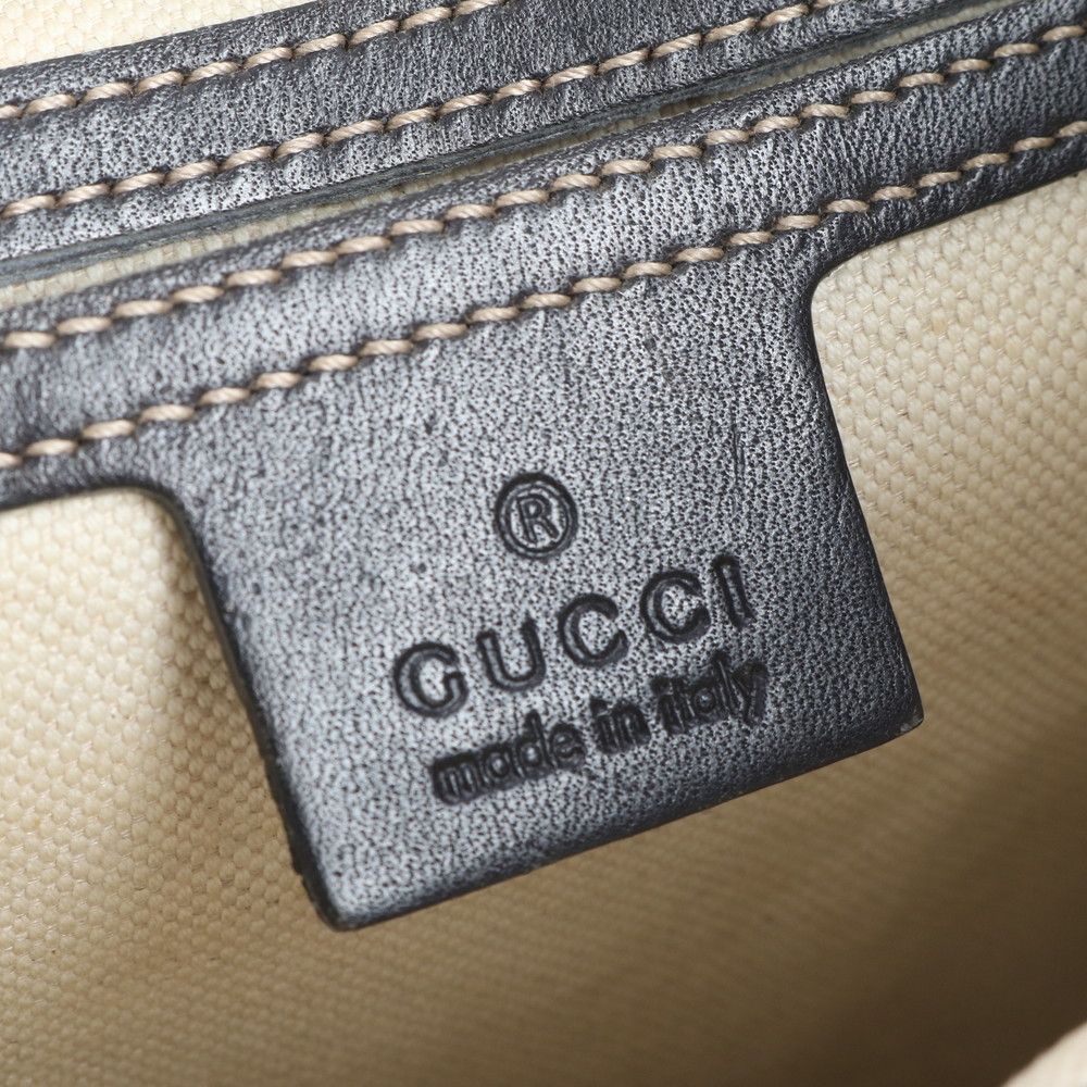 値下げ グッチ ショルダーバッグ ネイビー GGスプリーム レザータグ A4可 値下げ グッチ ショルダーバッグ ネイビー GGスプリーム レザータグ A4