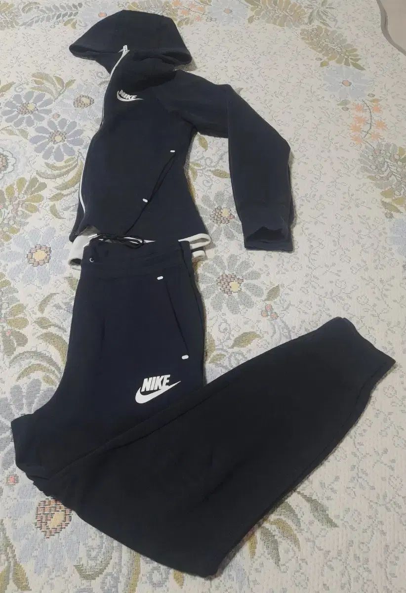 ナイキ レディース トレーニングウェア セット