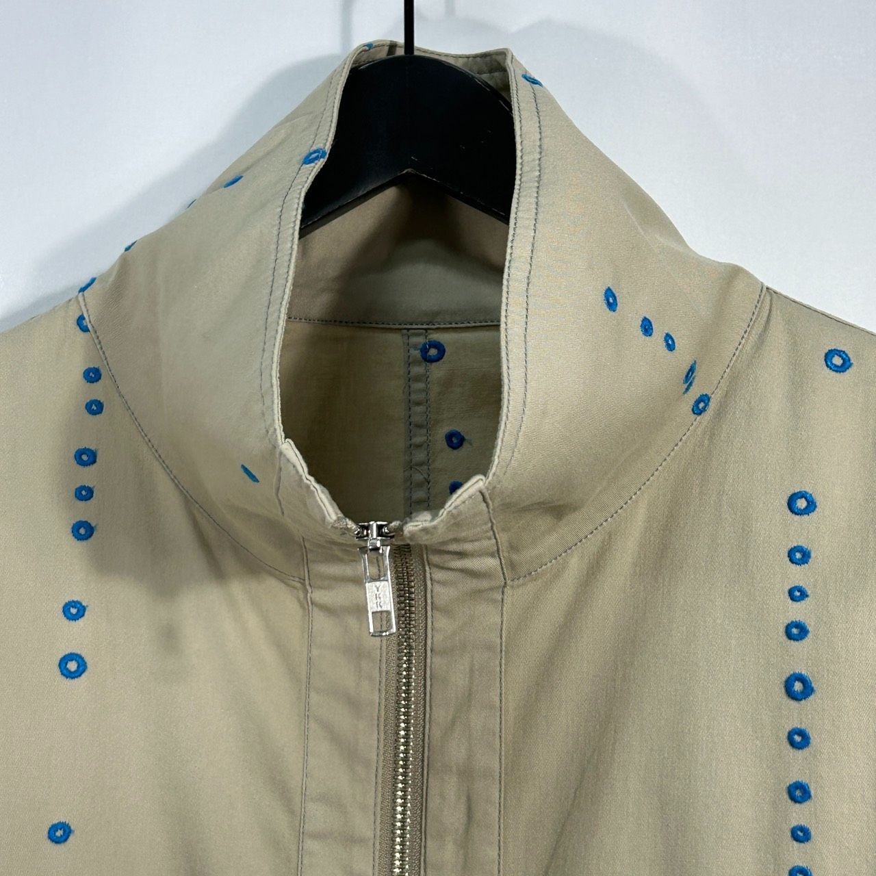 Cube-Cube【40】ベージュ ジャケット ブルゾン スタンドカラー
