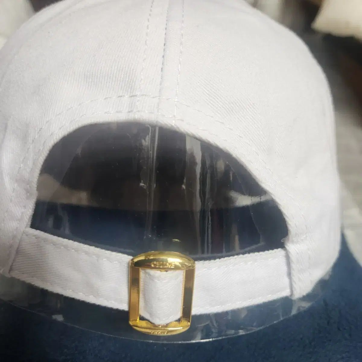 Celine トリオンフ ベースボールキャップ 白