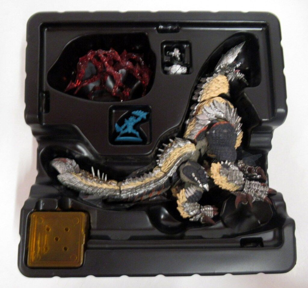 リボルテック135 ジンオウガ＆ジンオウガ亜種 812vN4IU02L._AC_UF350,