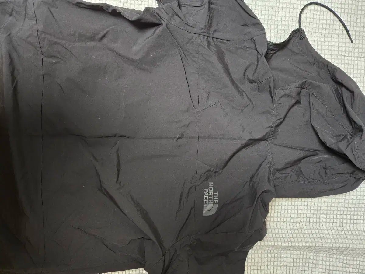 THE NORTH FACE ザノースフェイス ブラック フード ウィンドブレーカー ジャケット