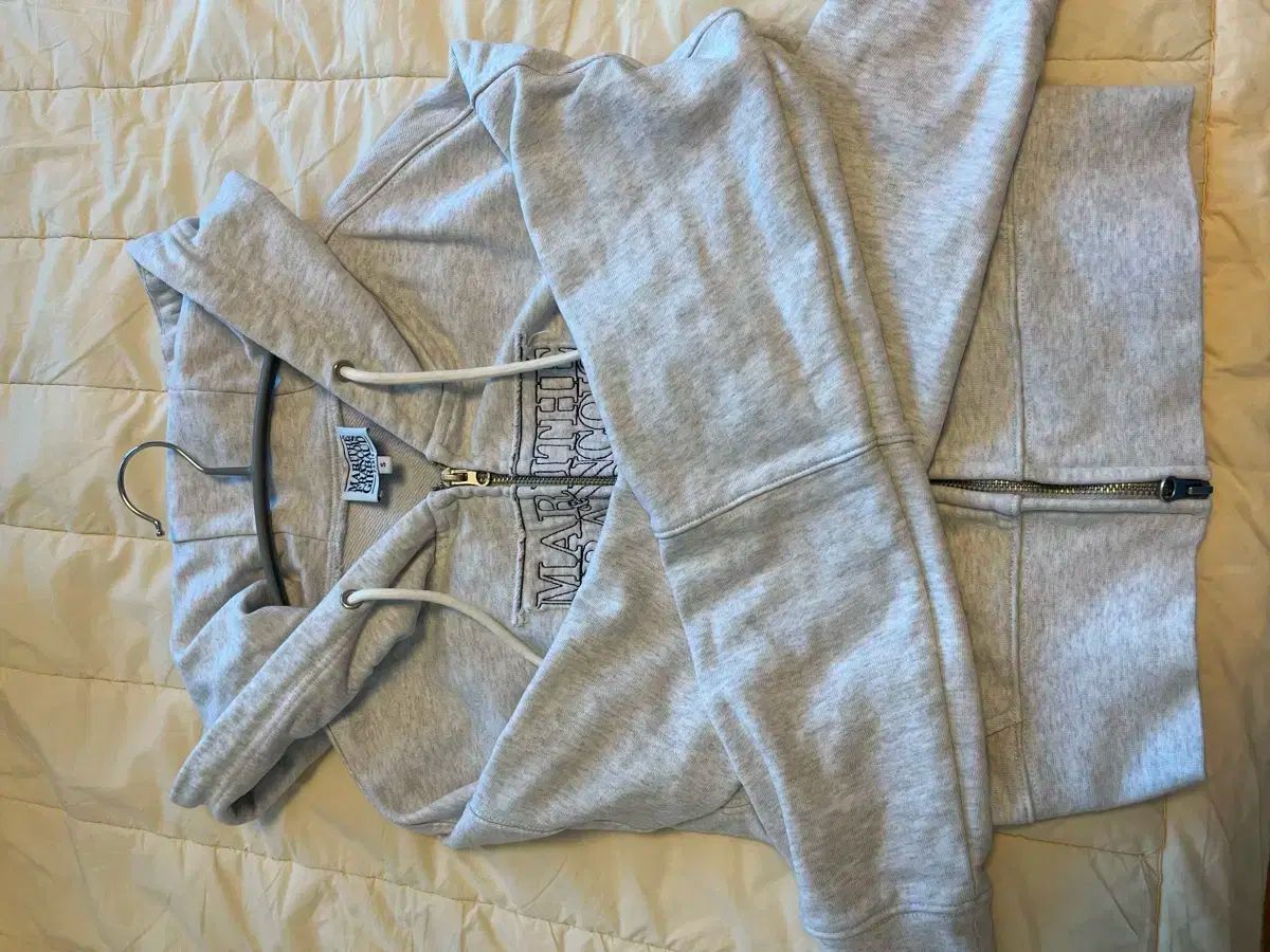 マリテフランソワジルボー ジップアップパーカー S