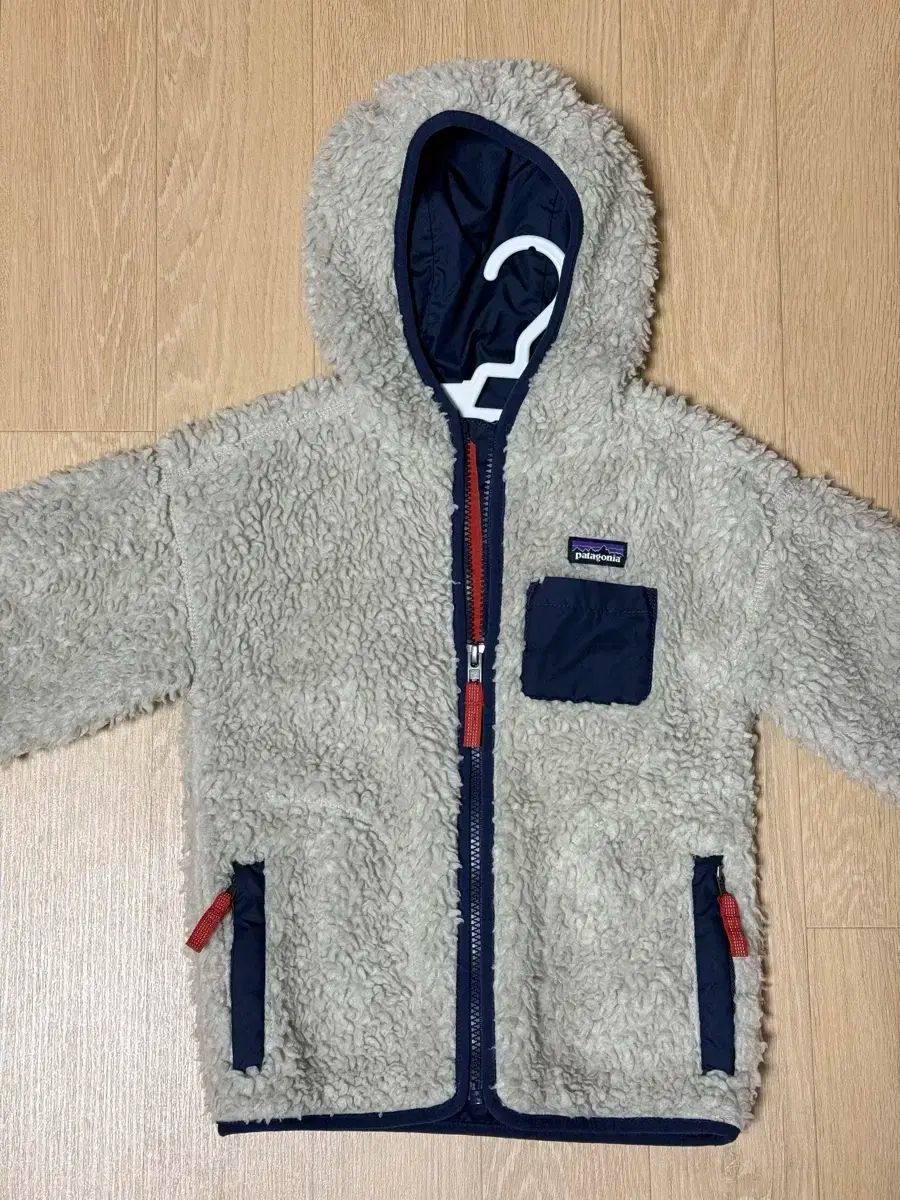 patagonia ベイビー レトロ フーディ 5 t