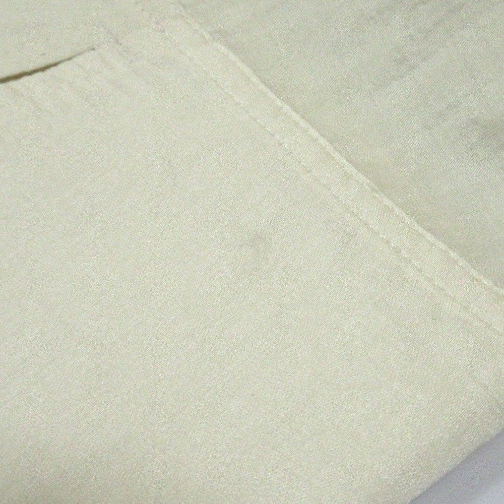 ライトベージュ