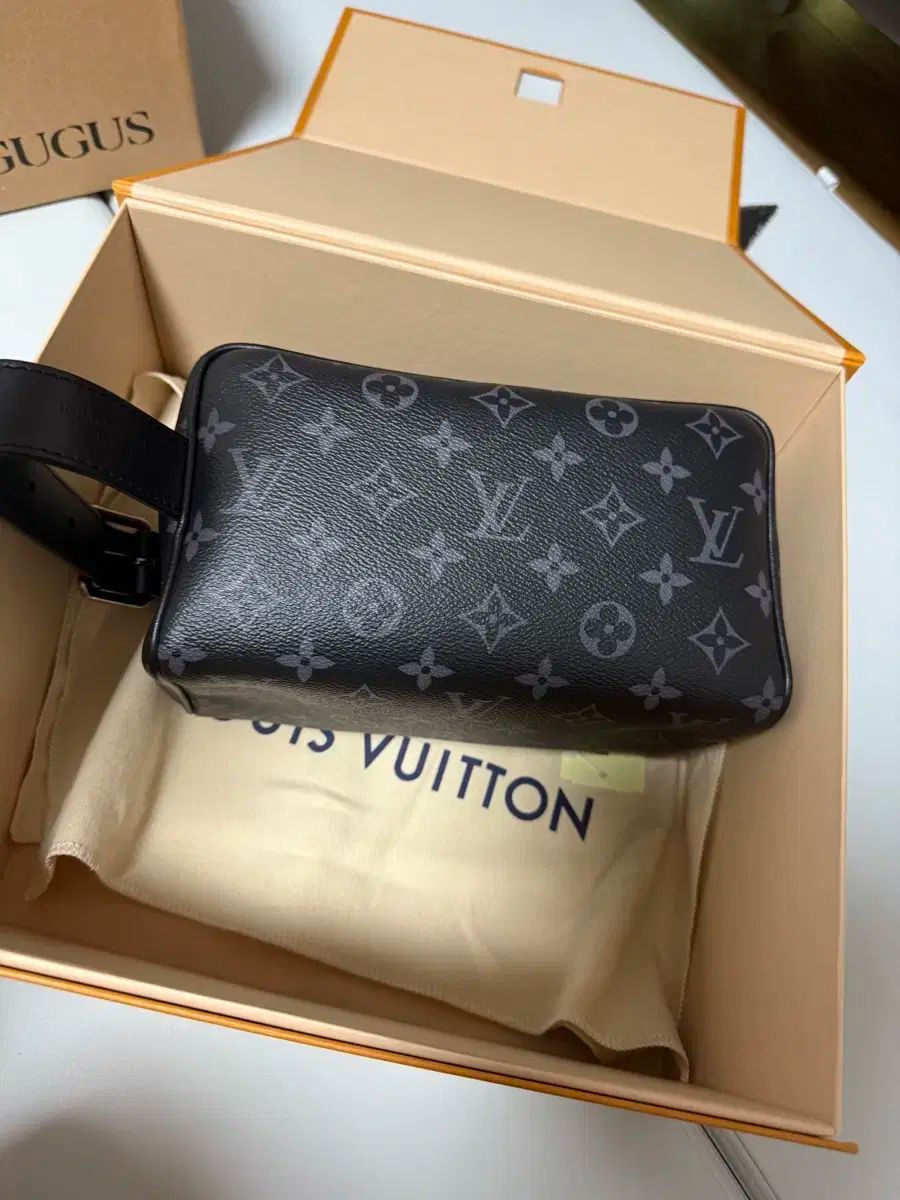 ルイヴィトン モノグラム エクリプス バムバッグ