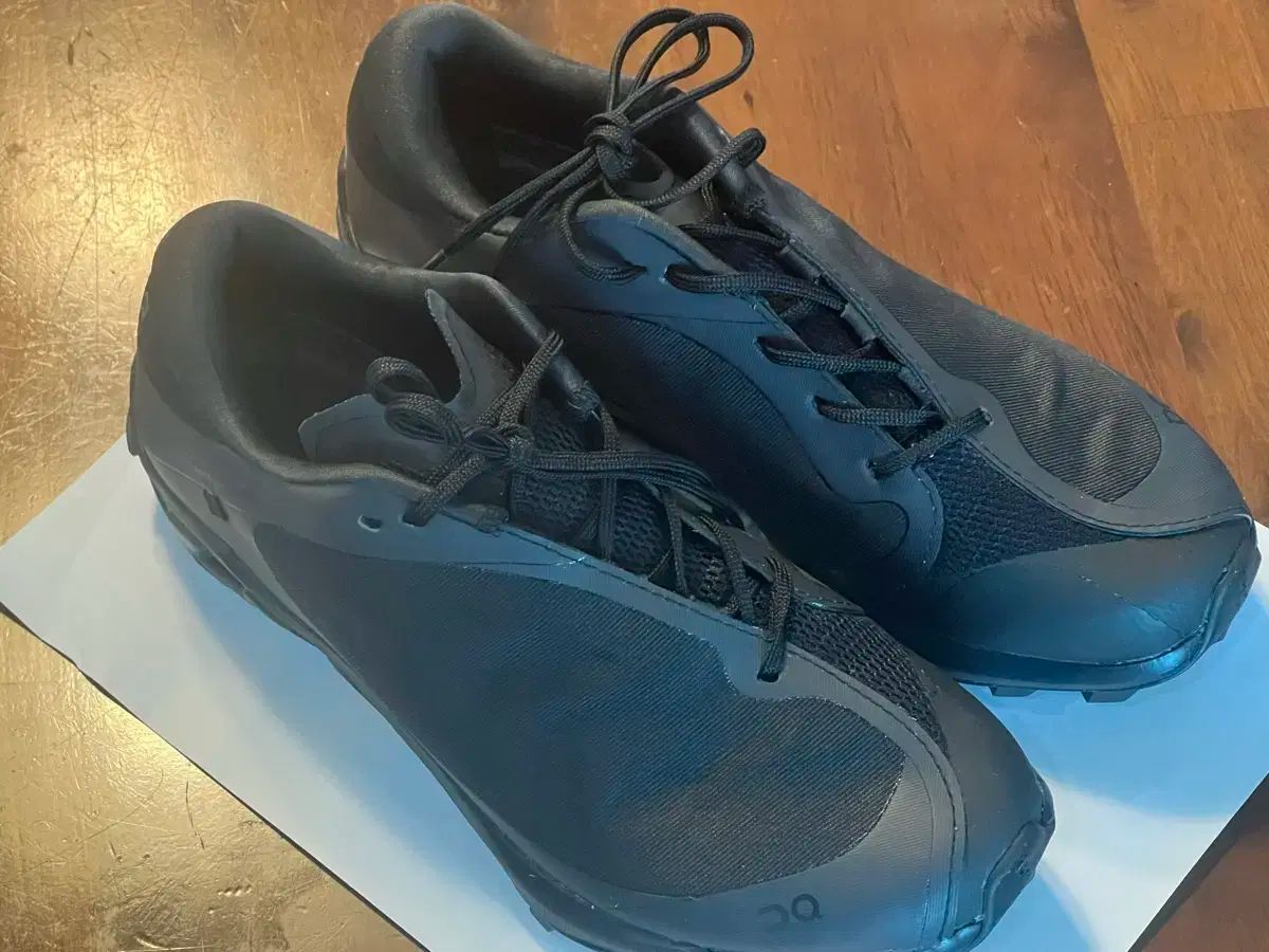 W235 パフ オン ランニング クラウド ベンチャー ギターピック オール ブラック