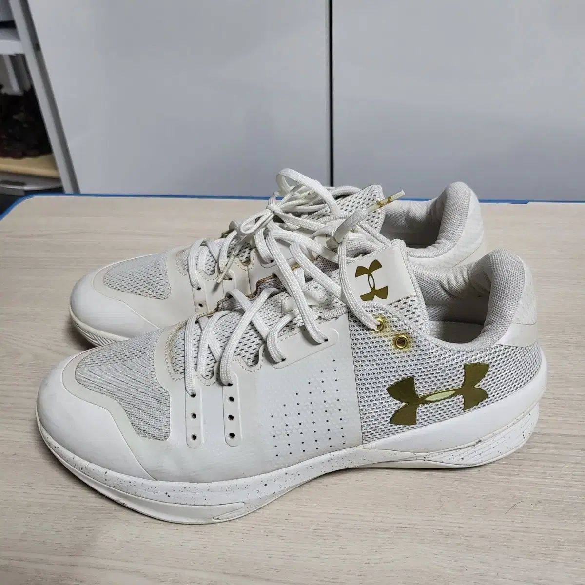 アンダーアーマー スニーカー バレーボールシューズ 滑り止め効果