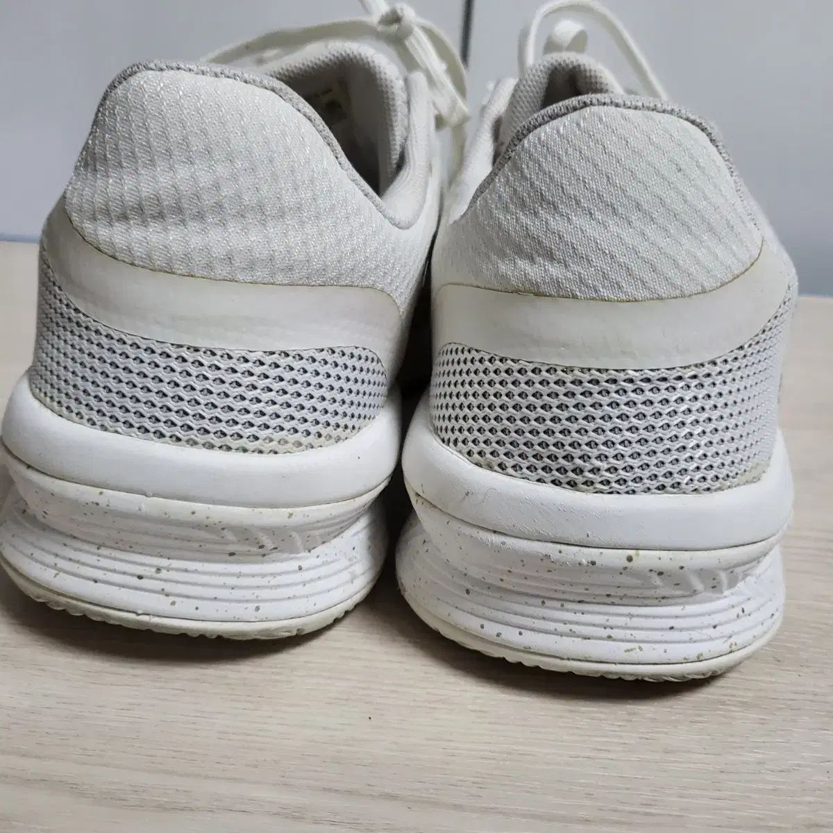 アンダーアーマー スニーカー バレーボールシューズ 滑り止め効果