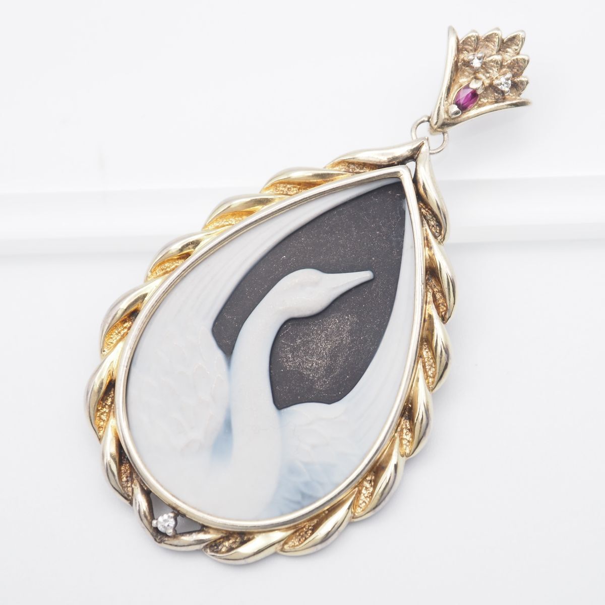 H806 IEI ストーンカメオ ピンクスピネル ダイヤモンド ペンダント トップ スワン 白鳥 デザイン チャーム ヘッド