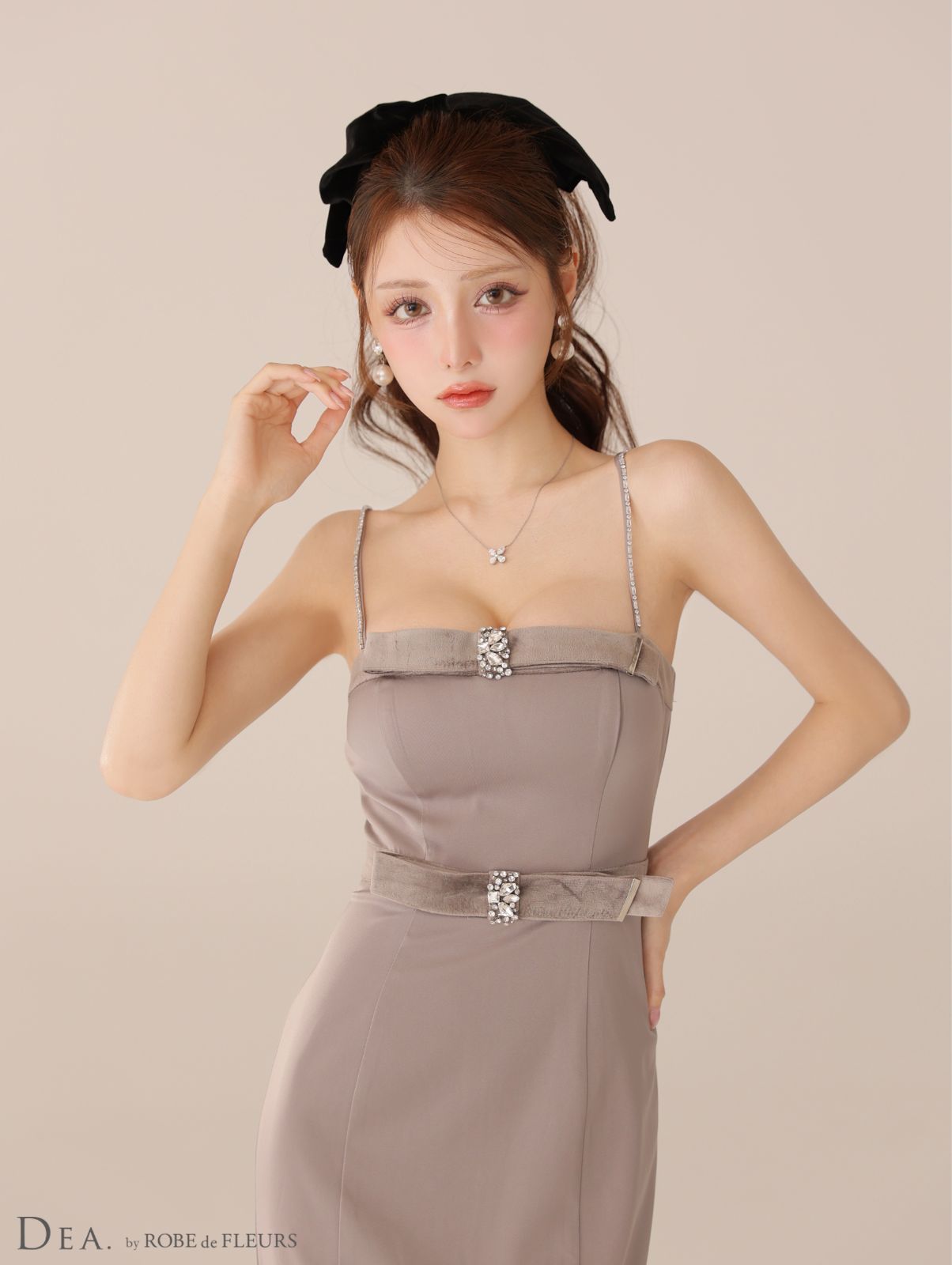 グレージュ DE4118 DEA. by ROBE de FLEURS ディアバイローブドフルール Lサイズあり サテン ベロアリボン ビジュー ベア キャミ タイト スリット ロングドレス キャバドレス ワンピース