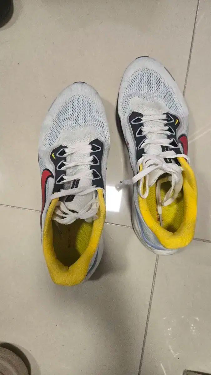 ナイキ スニーカー 白 レッド ランニングシューズ ペガサス 41 275