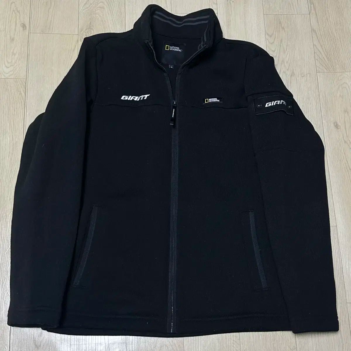 ナショナルジオグラフィック ブラック ニットジップアップ