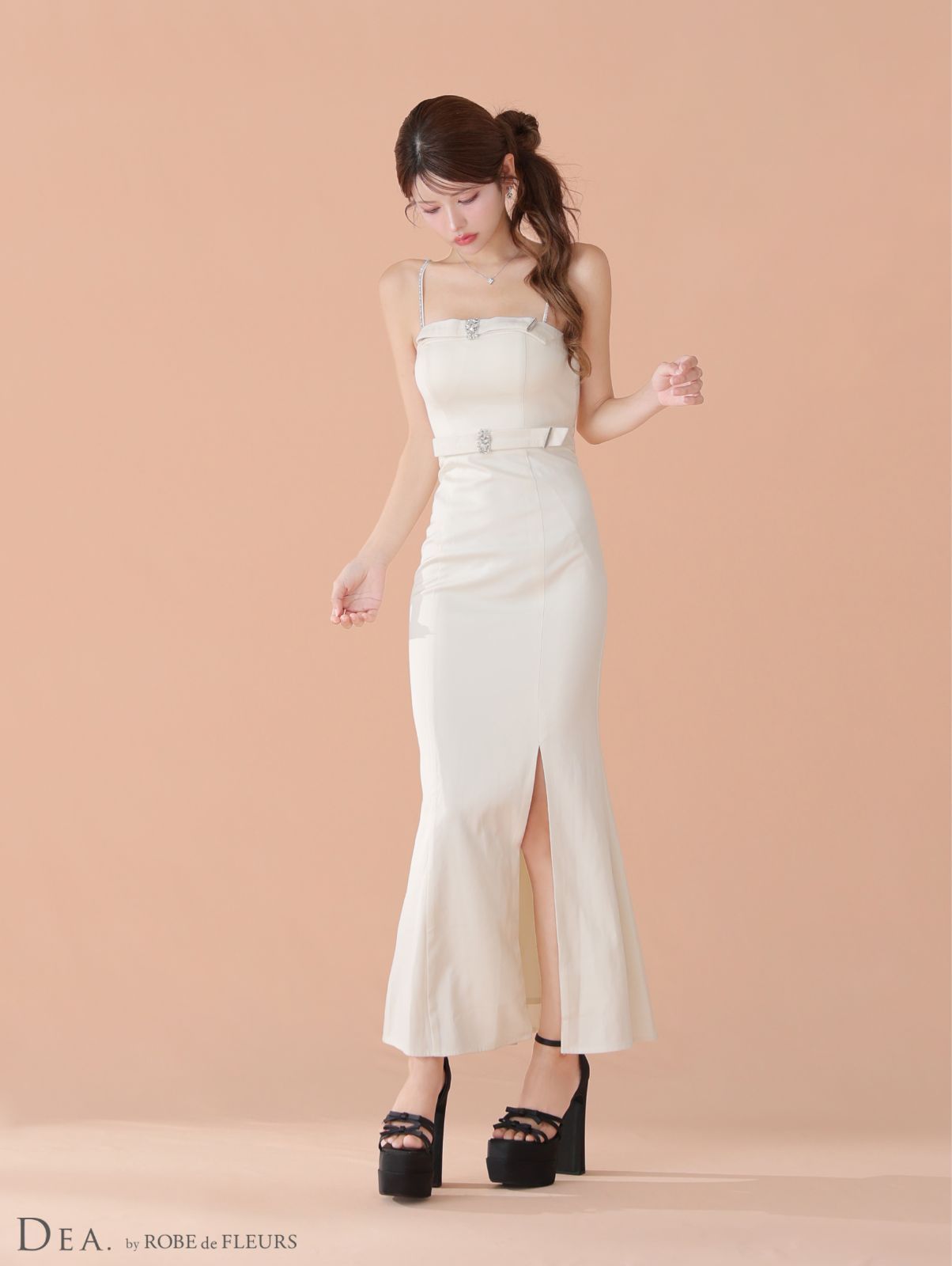 アイボリー DE4118 DEA. by ROBE de FLEURS ディアバイローブドフルール Lサイズあり サテン ベロアリボン ビジュー ベア キャミ タイト スリット ロングドレス キャバドレス ワンピース