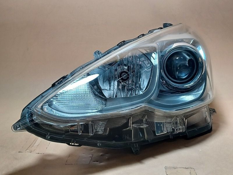 トヨタ アクア NHP10 中期 ヘッドライト左 LED トヨタ アクア 左LED