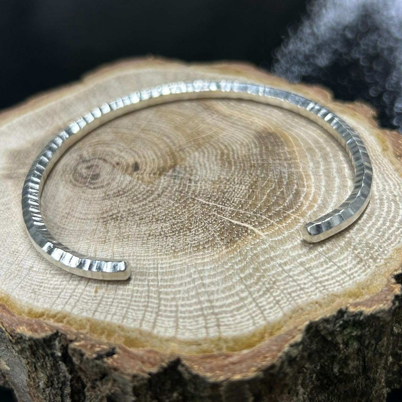 KAREN SILVER カレンシルバー 槌目3.7 mmバングル ユニセックス フリーサイズ a-kr 009