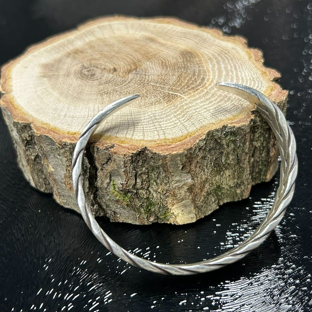 編み込みカフバングル