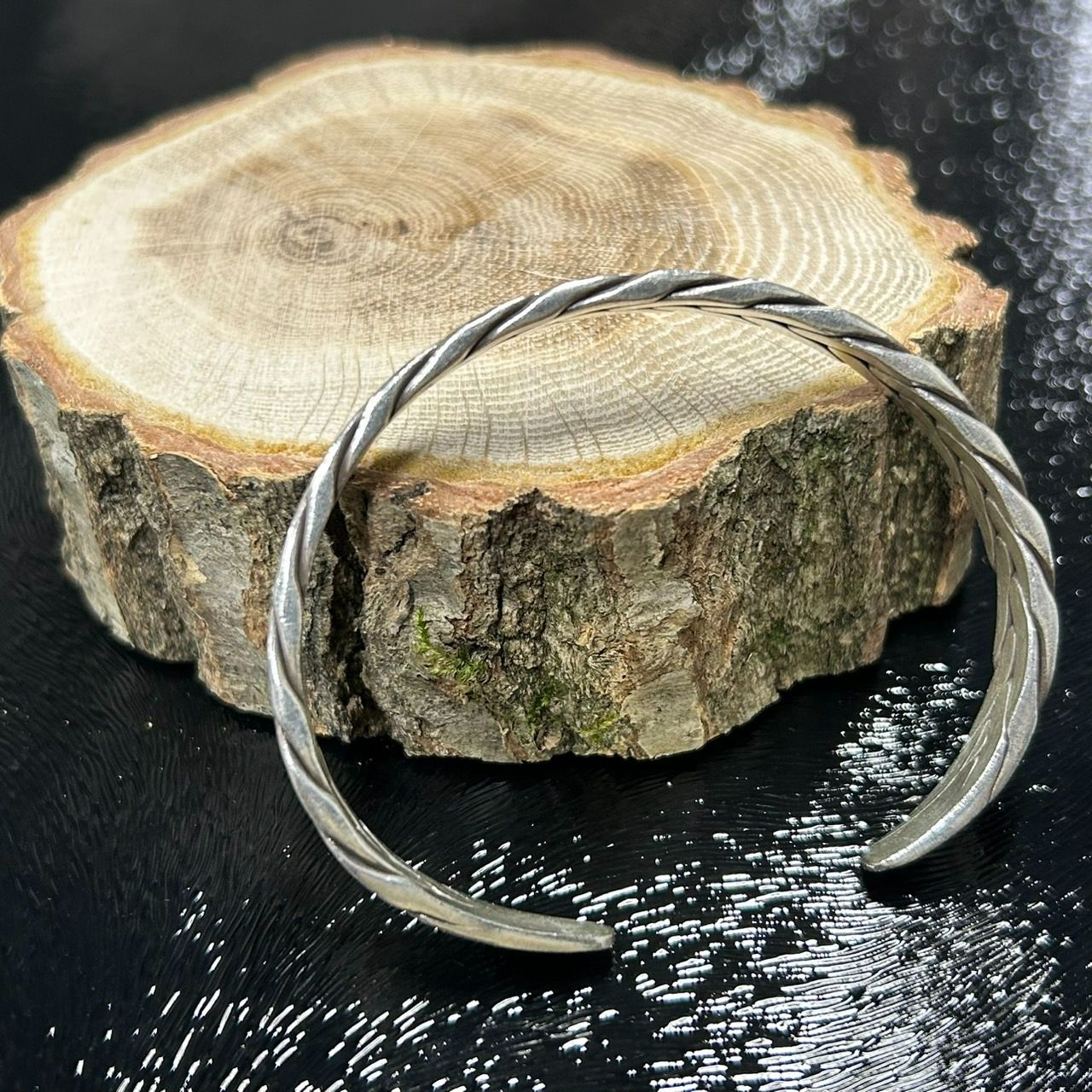  KAREN SILVER カレンシルバー 編み込みカフバングル ユニセックス フリーサイズ a kr 005 バングル リストバンド アクセサリー