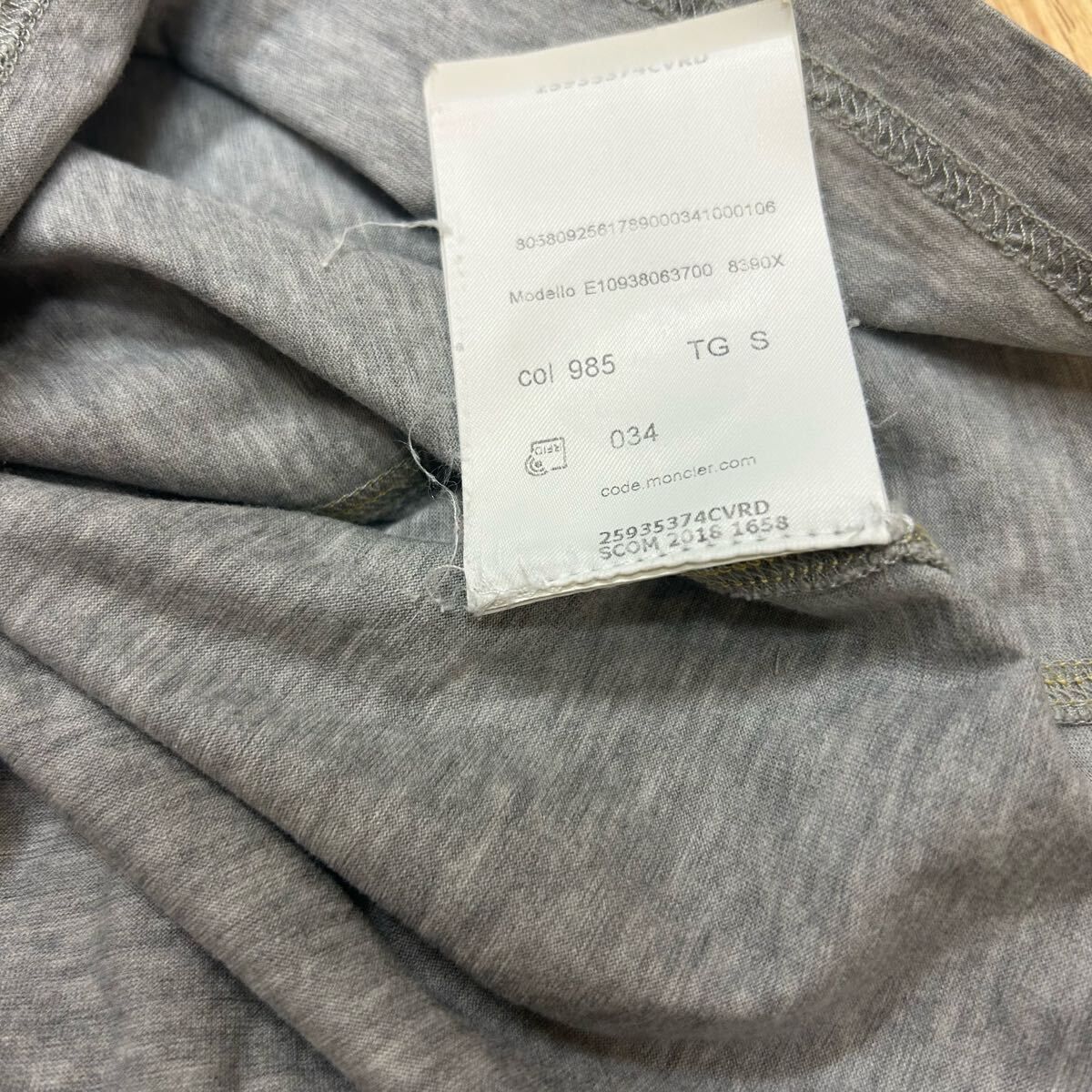 MONCLER モンクレールゴールドワッペン半袖TシャツグレーS