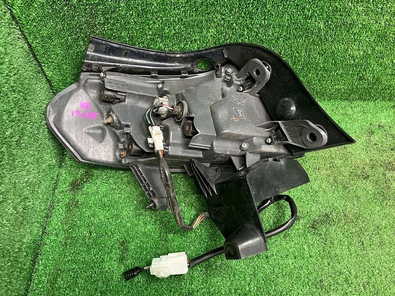 車 SAI AZK10 右テールランプ・テールライト S Cパッケージ コイト 75 