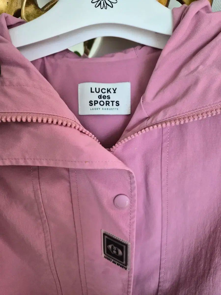 ラッキーシュエトゥ ピンク フード ウィンドブレーカー