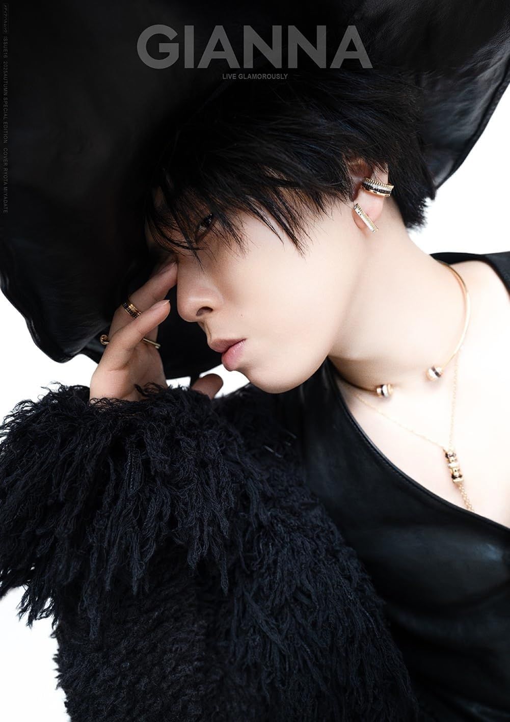 ミヤ 予約開始】GIANNA(ジェンナ) #16【表紙/宮舘涼太】snowman