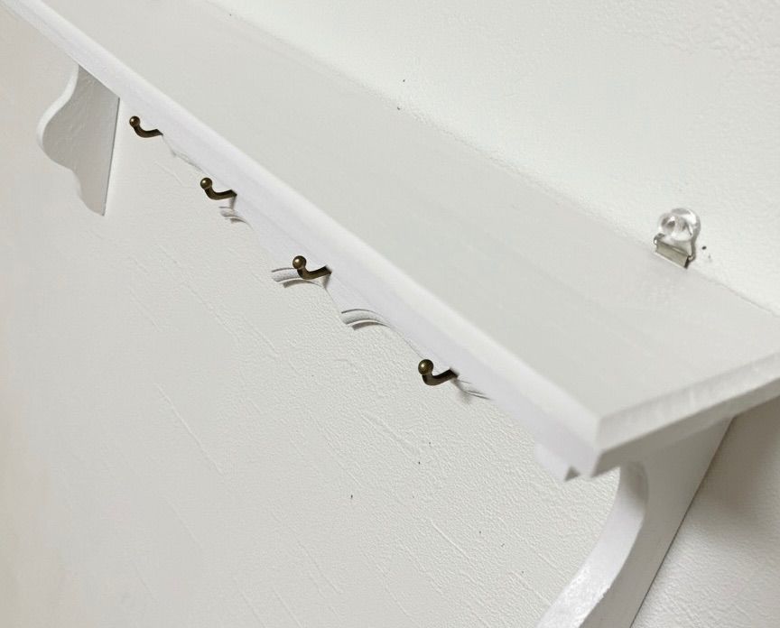 フレンチカントリー風 ホワイト ウォールシェルフ フック付 - メルカリ