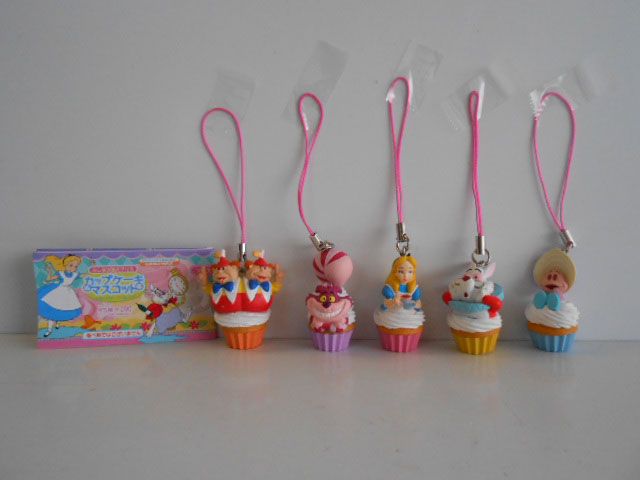 ♯Jsa21Ez ふしぎの国のアリス カップケーキ マスコット 全5種 - メルカリ