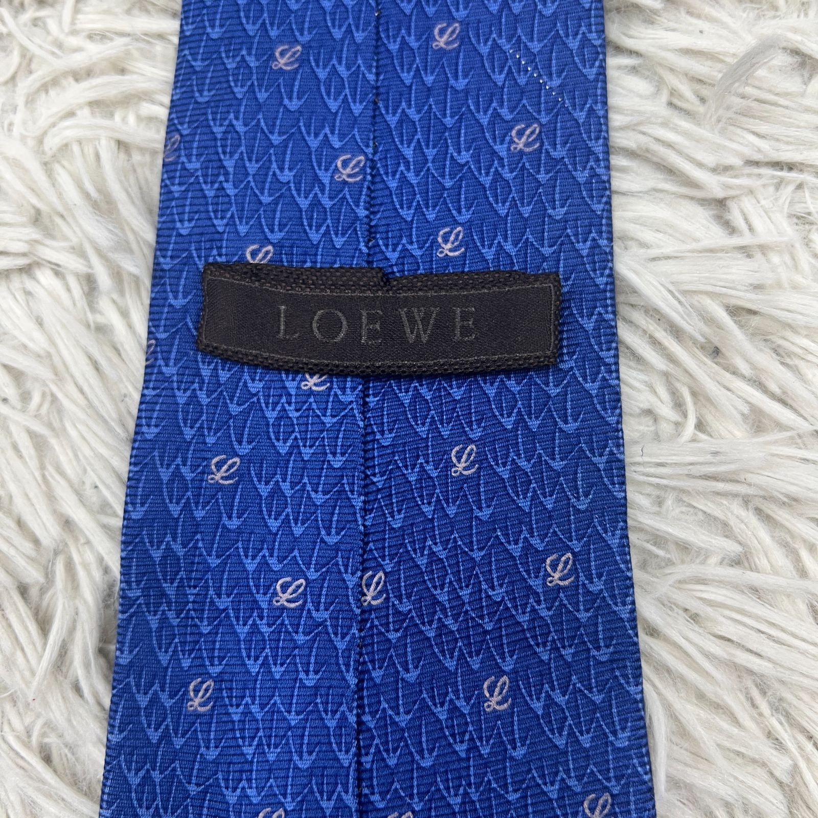 美品》LOEWE (ロエベ) シルクネクタイ イタリア製 総柄 アナグラム L