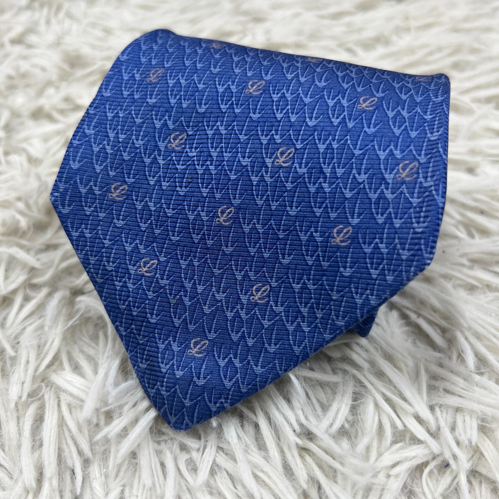 美品》LOEWE (ロエベ) シルクネクタイ イタリア製 総柄 アナグラム L