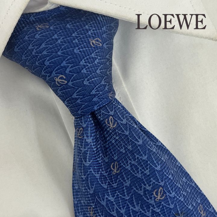 LOEWE ロエベ　ネクタイ　アナグラム 美品》LOEWE (ロエベ) シルクネクタイ イタリア製 総柄 アナグラム L