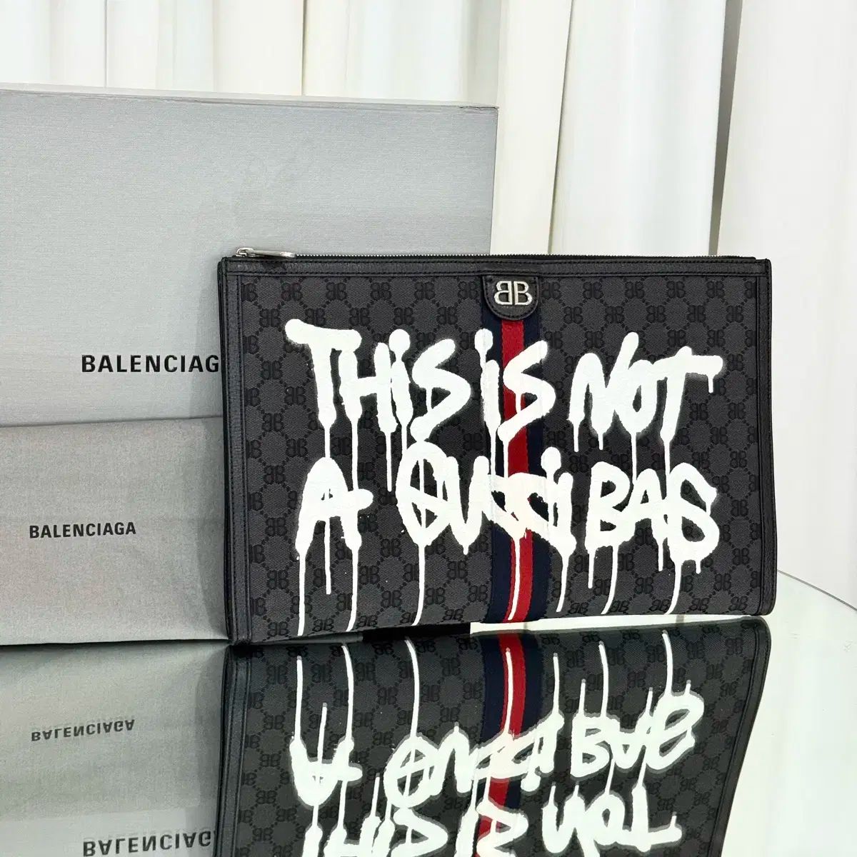 バレンシアガ グッチ モデル ハッカープロジェクト クラッチバッグ