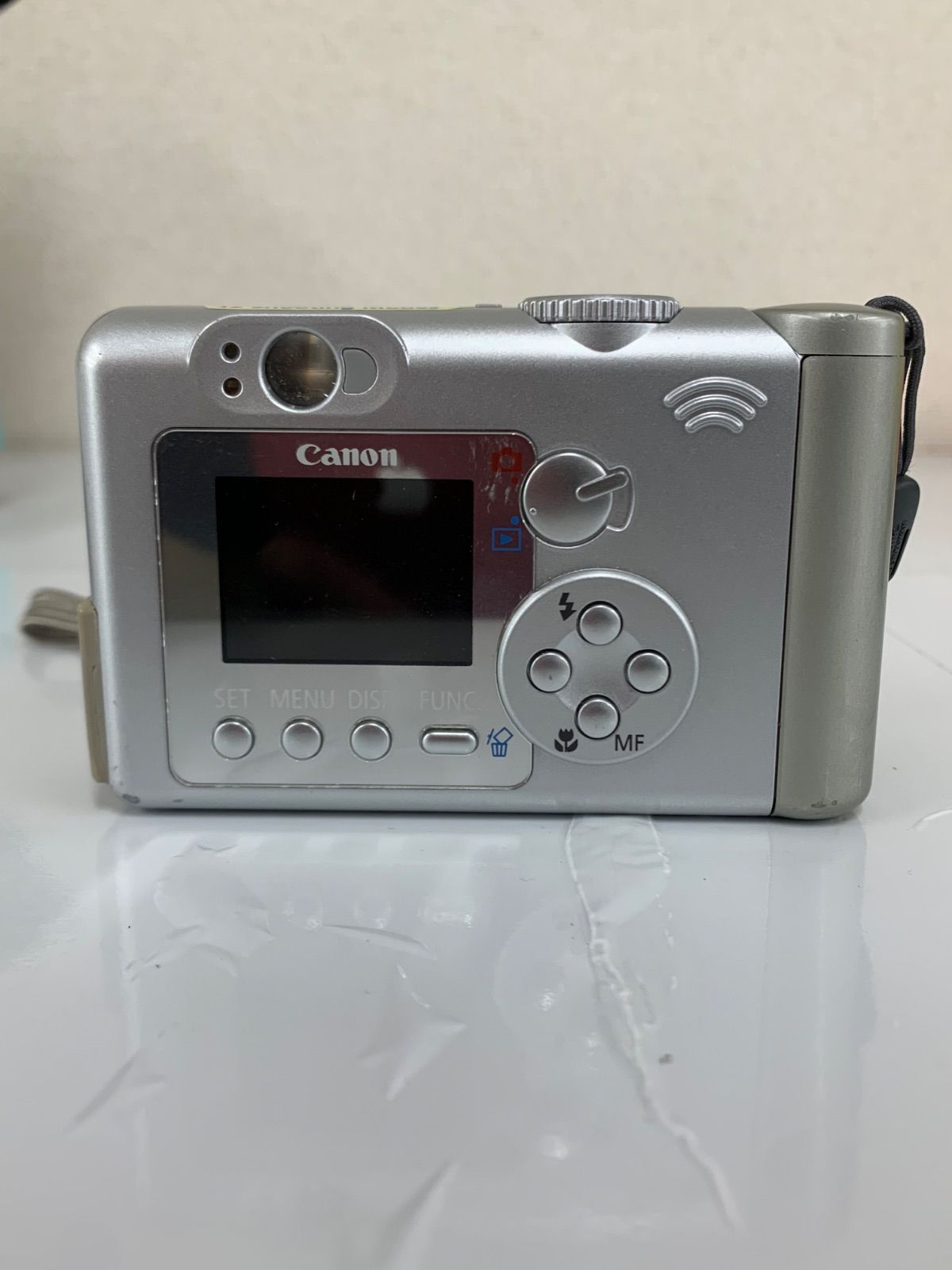 3 【ジャンク品】Canonキャノン PowerShot A70デジカメ 単三電池 画面