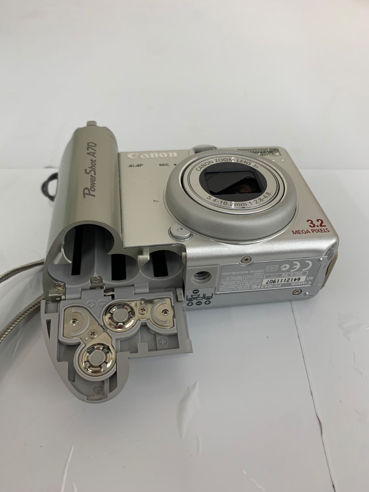 3 【ジャンク品】Canonキャノン PowerShot A70デジカメ 単三電池 画面