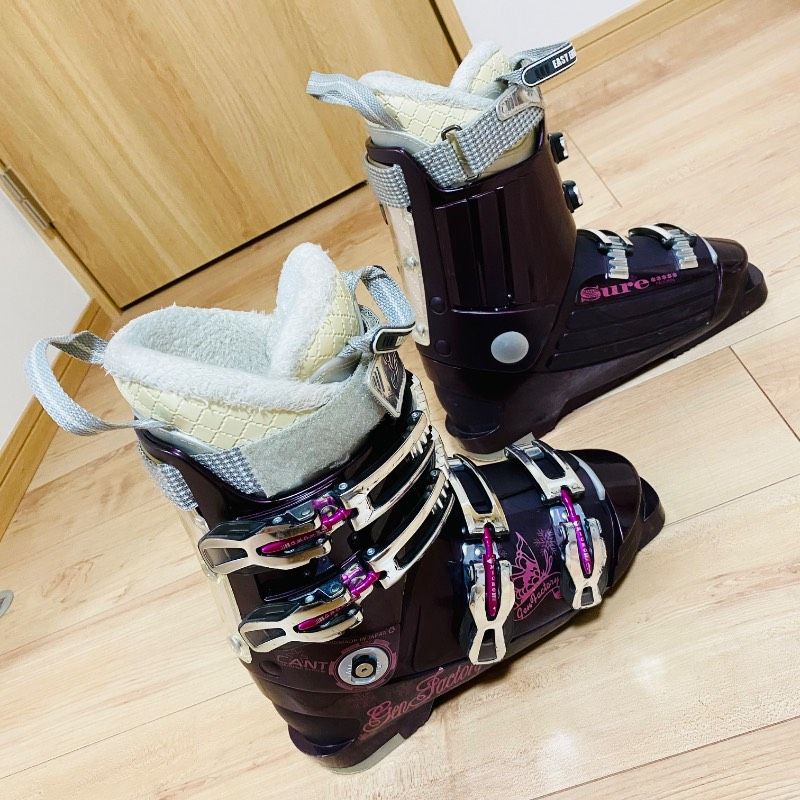 ゲンファクトリー)　Sure 　スキーブーツ 24.0 ゲンファクトリー) Sure スキーブーツ 24.0 FUTURE」の待望ウィメンズ