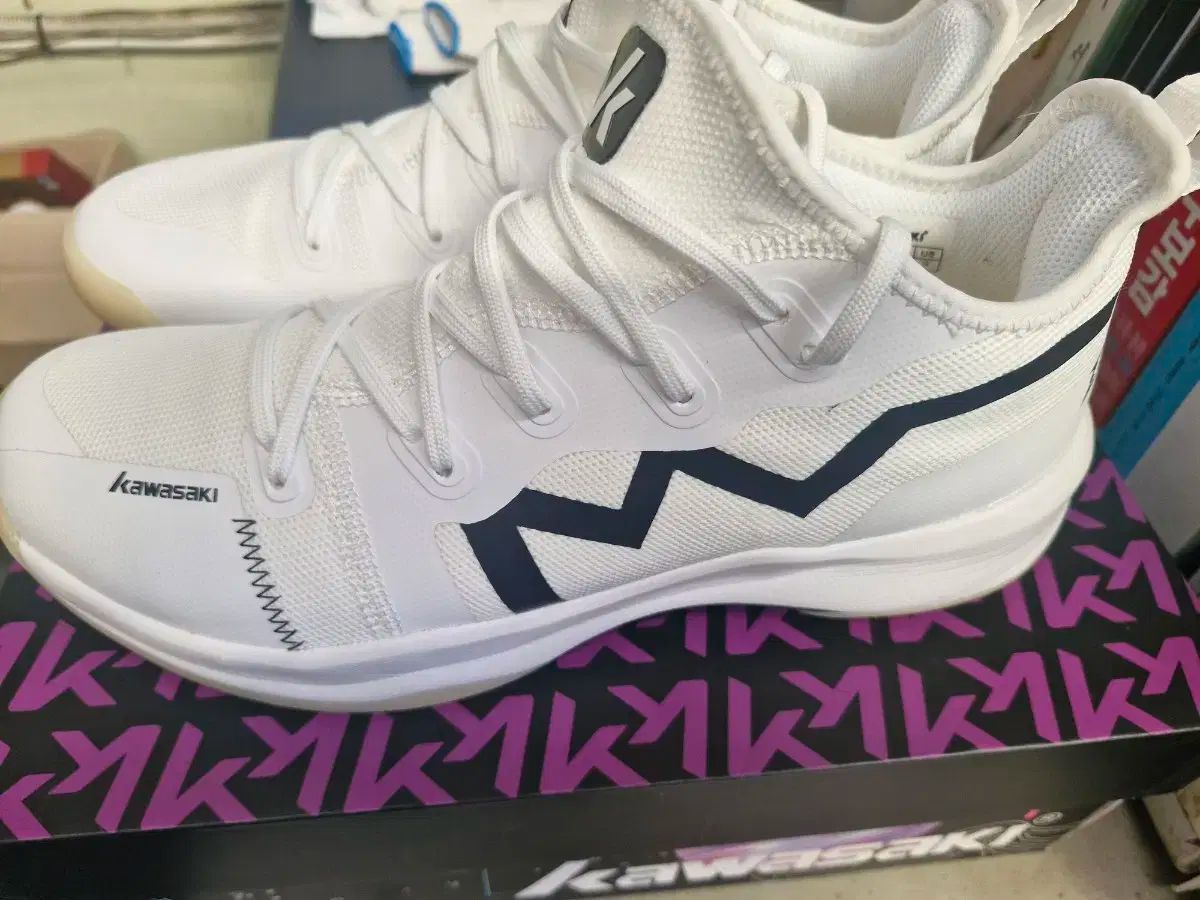 カワサキ バドミントンシューズ 260 265