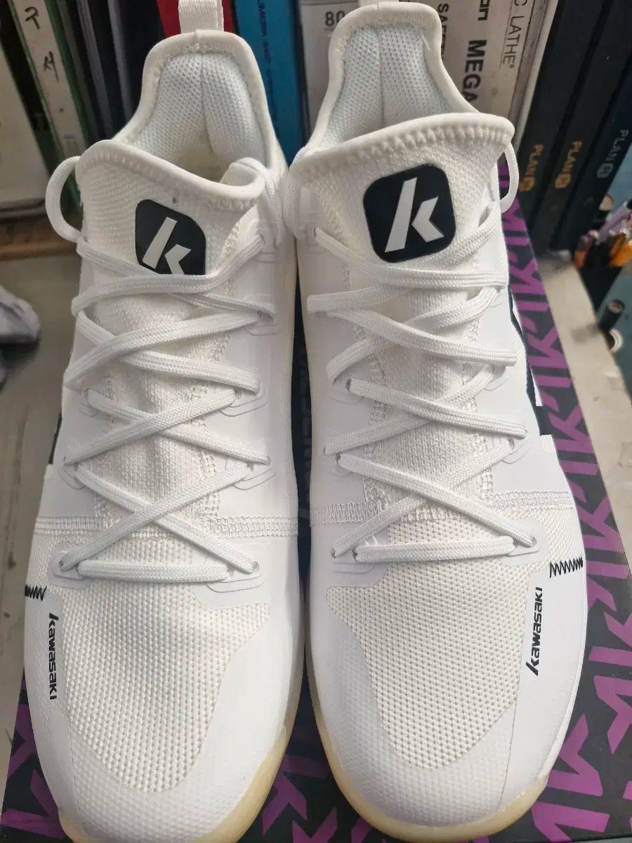 カワサキ バドミントンシューズ 260 265