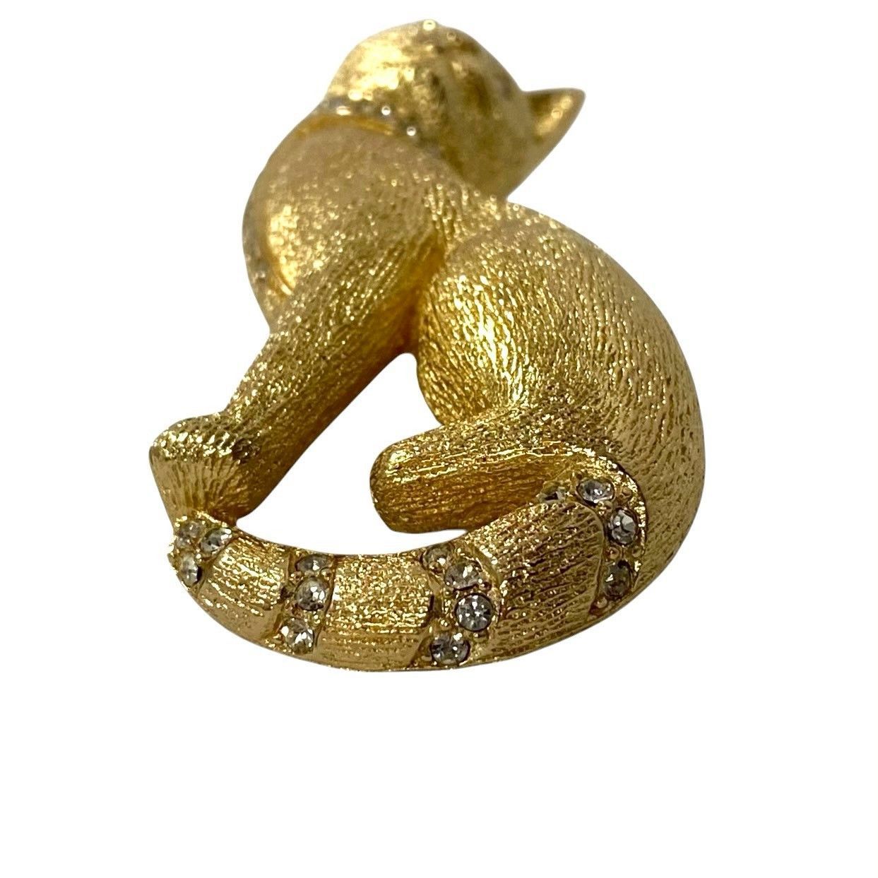 ディオール Dior キャットモチーフ ブローチ　猫 回転ピン ラインストーン Y【Dior】ネコ モチーフ ブローチ ゴールド/金カラー ラインストーン