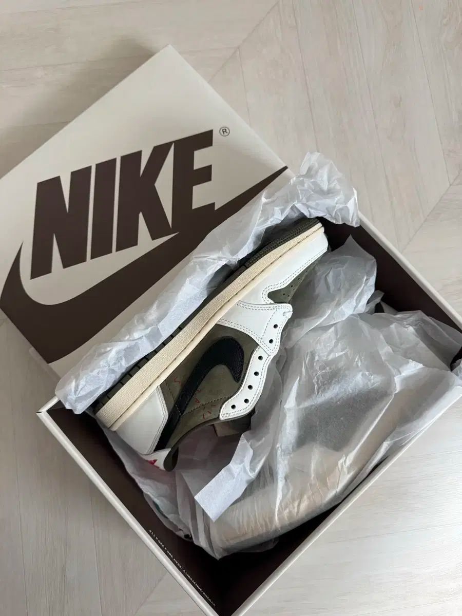 NIKE ナイキ エア ジョーダン 1 ロー トラヴィス スコット 260