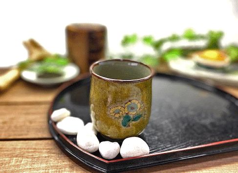 九谷焼 湯呑 湯飲み 小 黄塗り金糸梅に鳥 裏絵