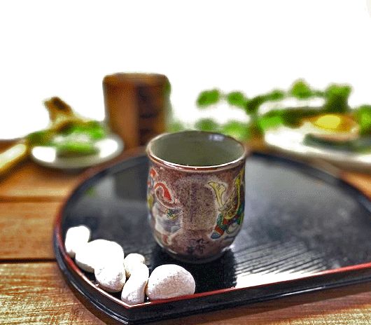 九谷焼 湯呑 湯飲み 小 宝尽くし紫塗り 中裏絵