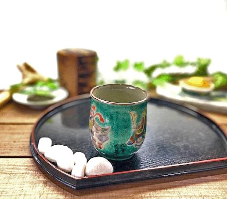 九谷焼 湯呑 湯飲み 小 宝尽くし緑塗り 中裏絵